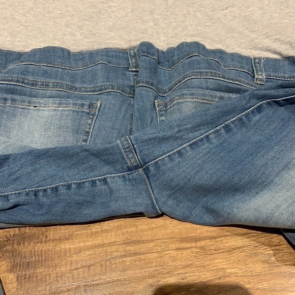 Thyme Maternity medium/light wash jeans size XXL pants with a belly band - Picture 4 of 10